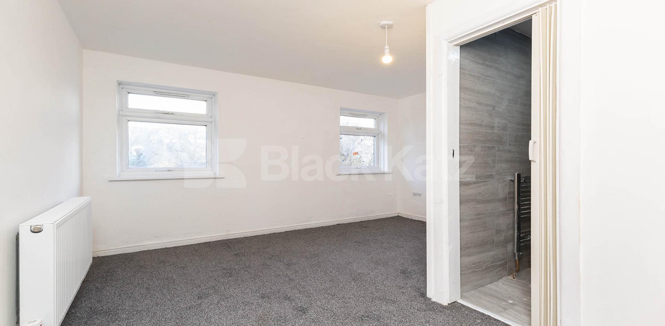 3 bedroom 4 bathroom house with large garden  Antill Road , Seven Sisters